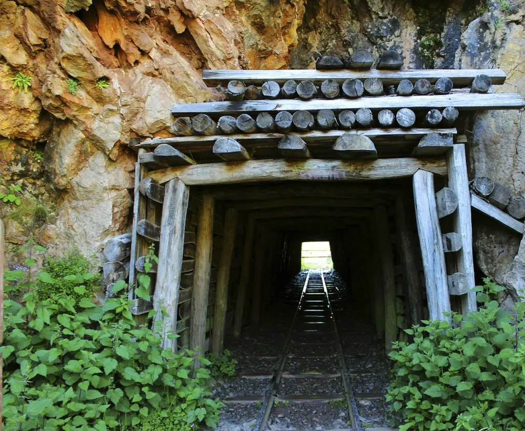 découvrez l'univers fascinant des mines numériques, une révolution technologique transformant l'exploitation minière. explorez comment l'innovation et le numérique façonnent l'avenir de l'industrie, améliorant l'efficacité et la durabilité.