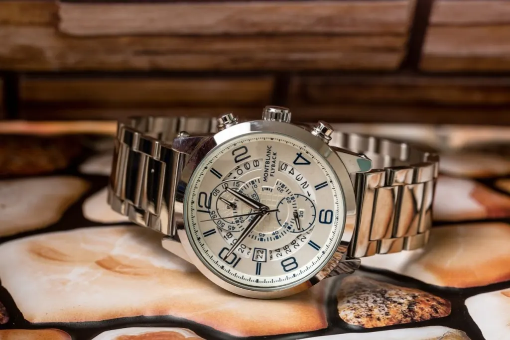 découvrez montblanc, la prestigieuse marque de luxe reconnue pour ses stylos raffinés, montres élégantes et accessoires haut de gamme. explorez l'univers de l'artisanat d'exception et de l'innovation qui fait de montblanc un symbole d'excellence sur le marché du luxe.