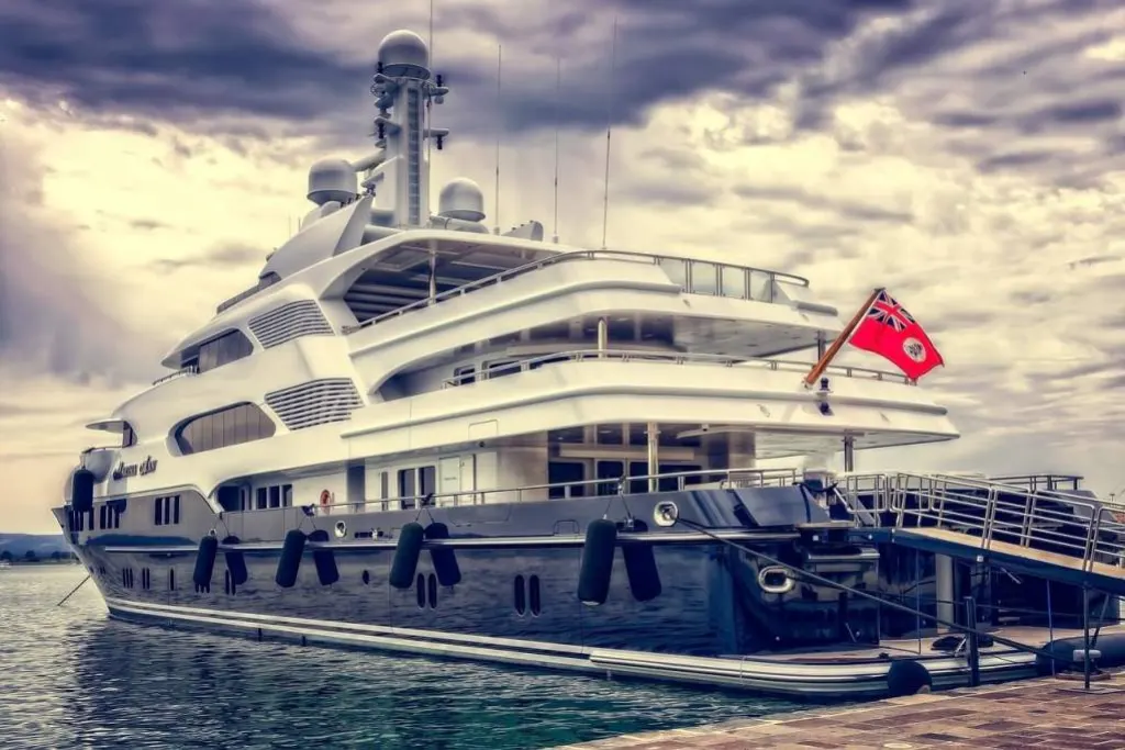découvrez l'univers fascinant des yachts : embarquez pour des croisières luxueuses, explorez des destinations idylliques et profitez d'une expérience inoubliable en mer. que vous soyez passionné de navigation ou à la recherche de détente, trouvez le yacht parfait pour vos aventures maritimes.