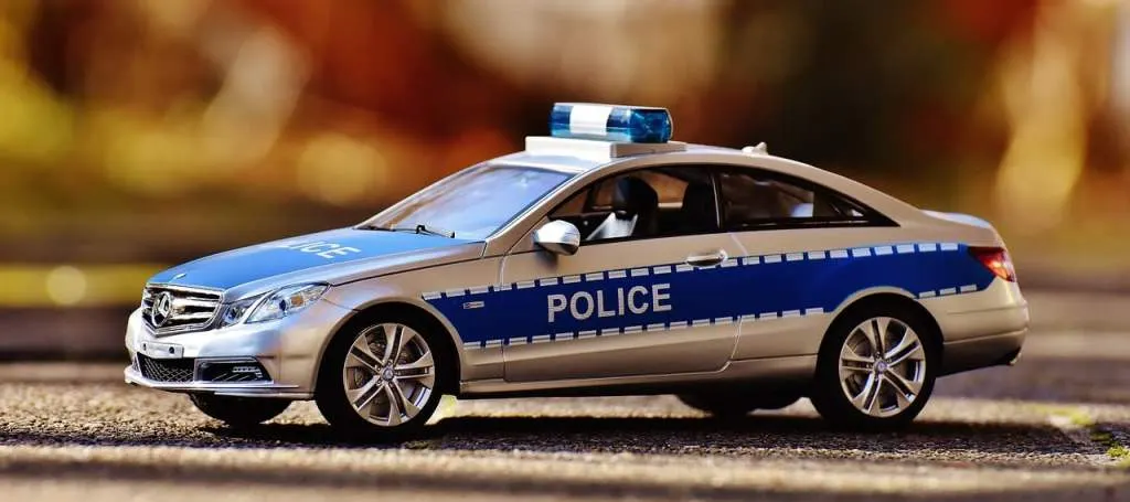 découvrez les dernières innovations en matière de voitures de police high-tech. explorez comment ces véhicules modernes renforcent la sécurité publique grâce à des technologies avancées, des systèmes de communication sophistiqués et des équipements de surveillance de pointe.