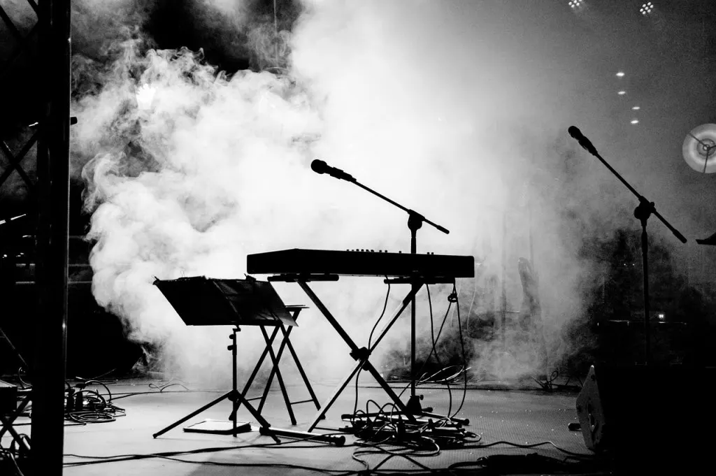 découvrez l'énergie et l'émotion d'un concert inoubliable ! rejoignez-nous pour une soirée remplie de musique live, d'artistes talentueux et d'une ambiance festive. ne manquez pas l'occasion de vivre des performances exceptionnelles et de partager des moments mémorables avec d'autres passionnés de musique.