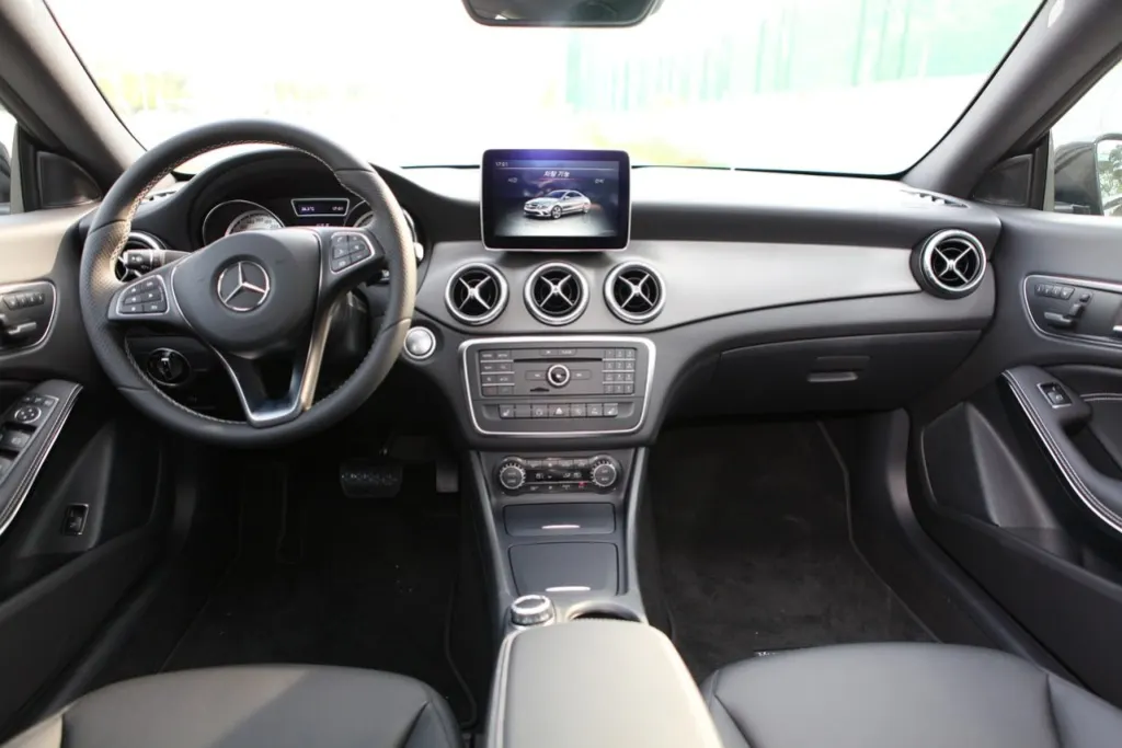 découvrez l'univers de mercedes, symbole d'élégance et d'innovation automobile. explorez nos modèles de voitures de luxe, alliant performance, confort et technologies de pointe pour une conduite inégalée.