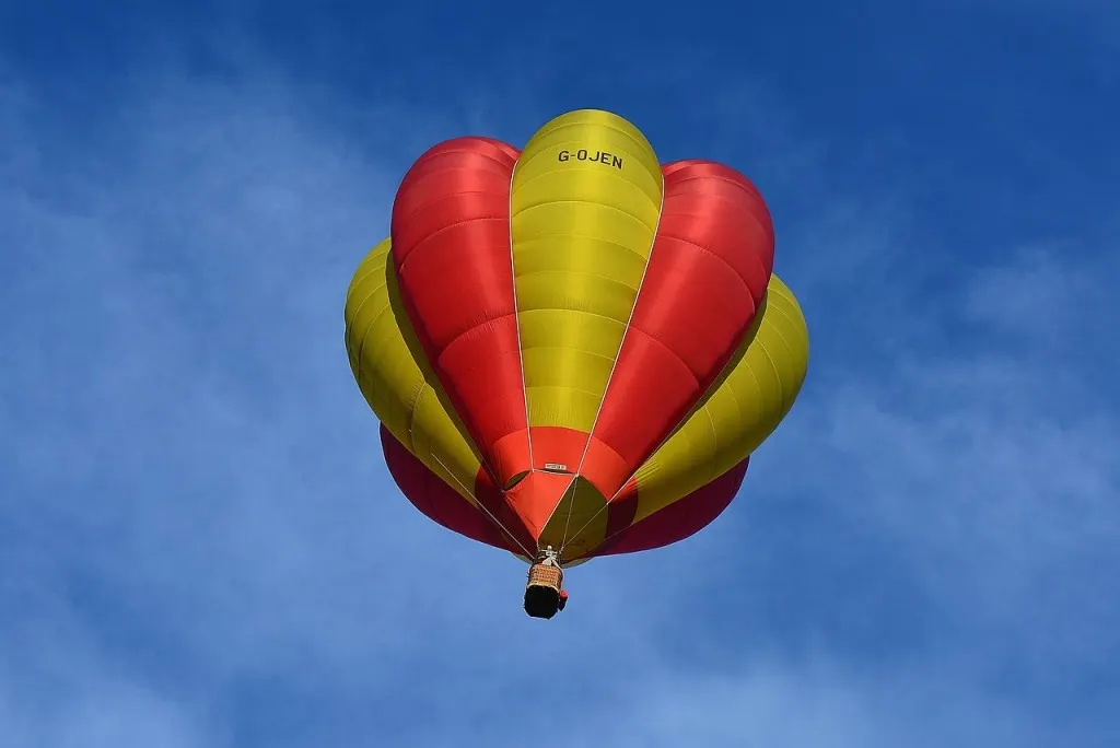 découvrez notre sélection de ballons colorés et festifs, parfaits pour toutes vos occasions! que ce soit pour un anniversaire, un mariage ou une fête, nos ballons ajouteront une touche de joie et de convivialité à votre événement. explorez nos designs uniques et faites de votre célébration un moment inoubliable!