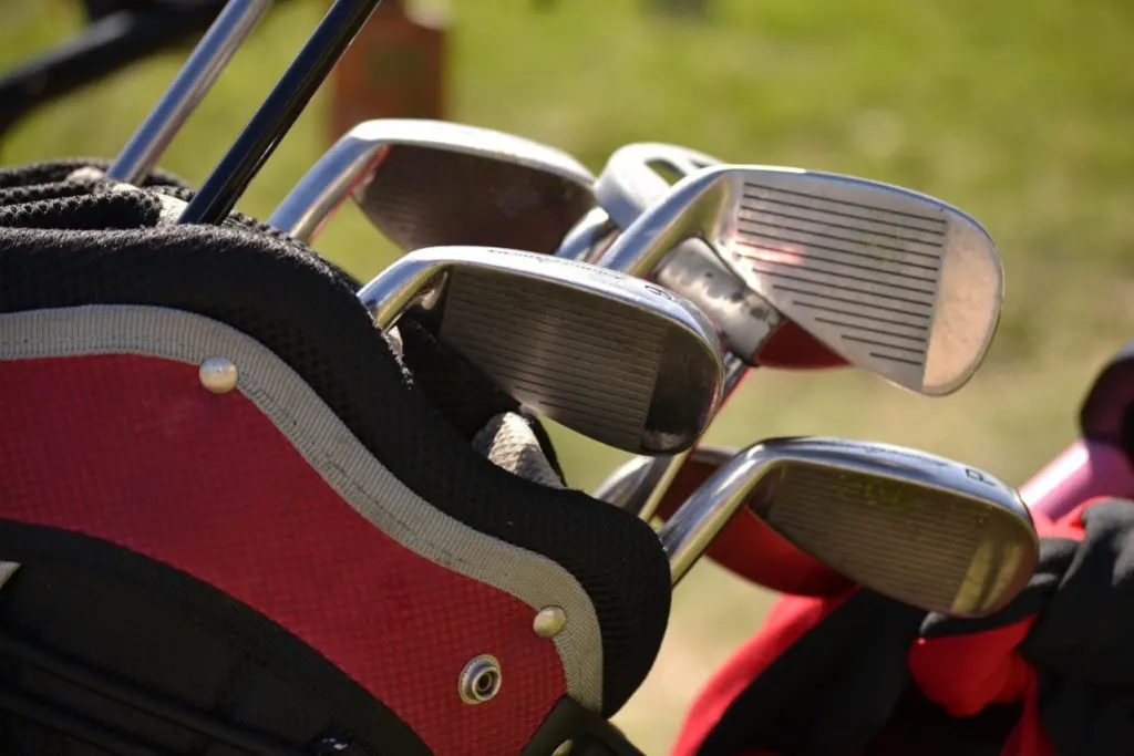 découvrez les innovations technologiques qui transforment le monde du golf : des clubs intelligents aux applications d'analyse de performance, plongez dans l'avenir du sport et améliorez votre jeu grâce aux dernières avancées technologiques.