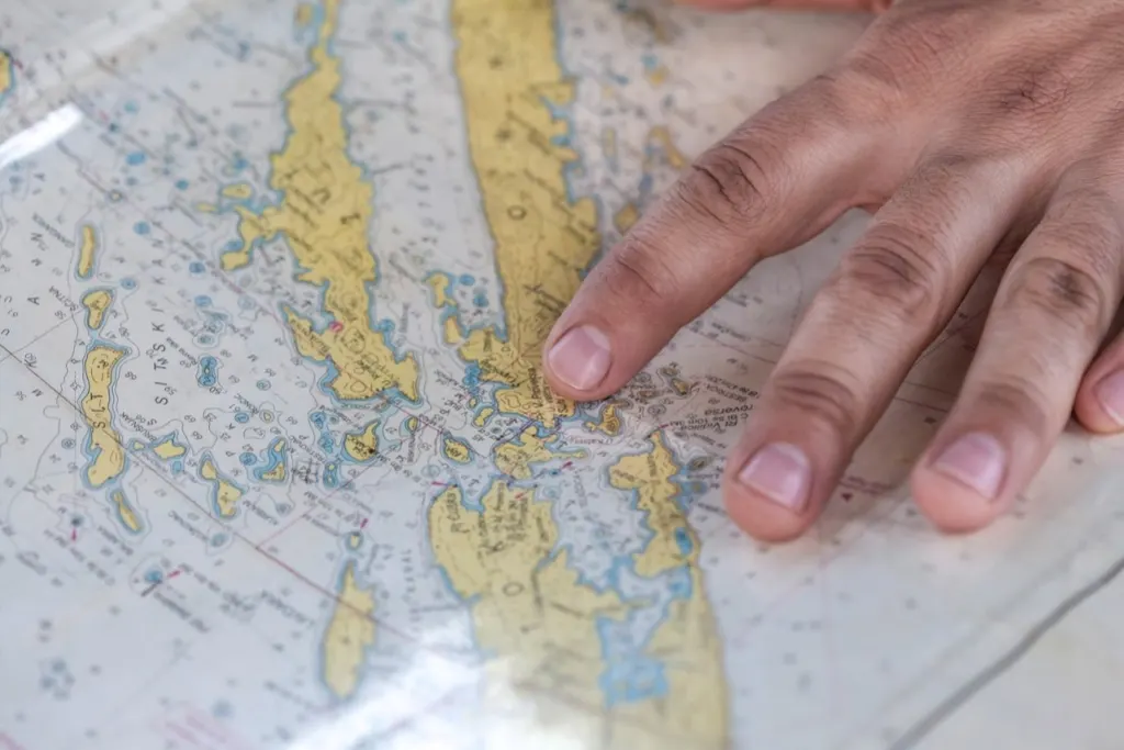 découvrez l'univers fascinant de la navigation à voile. apprenez les techniques essentielles, explorez des destinations uniques et vivez des aventures inoubliables sur l'eau.