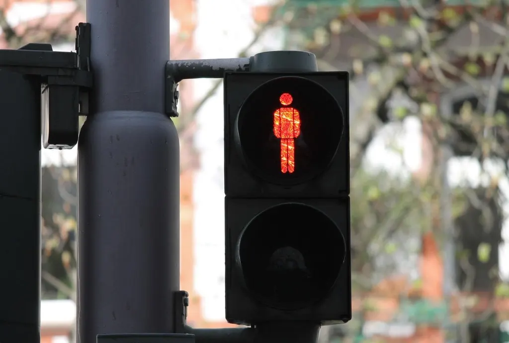 découvrez tout sur les feux de signalisation : leur fonctionnement, leur importance pour la sécurité routière et les innovations récentes qui améliorent la circulation. apprenez comment ces dispositifs essentiels régulent le trafic et contribuent à la prévention des accidents.