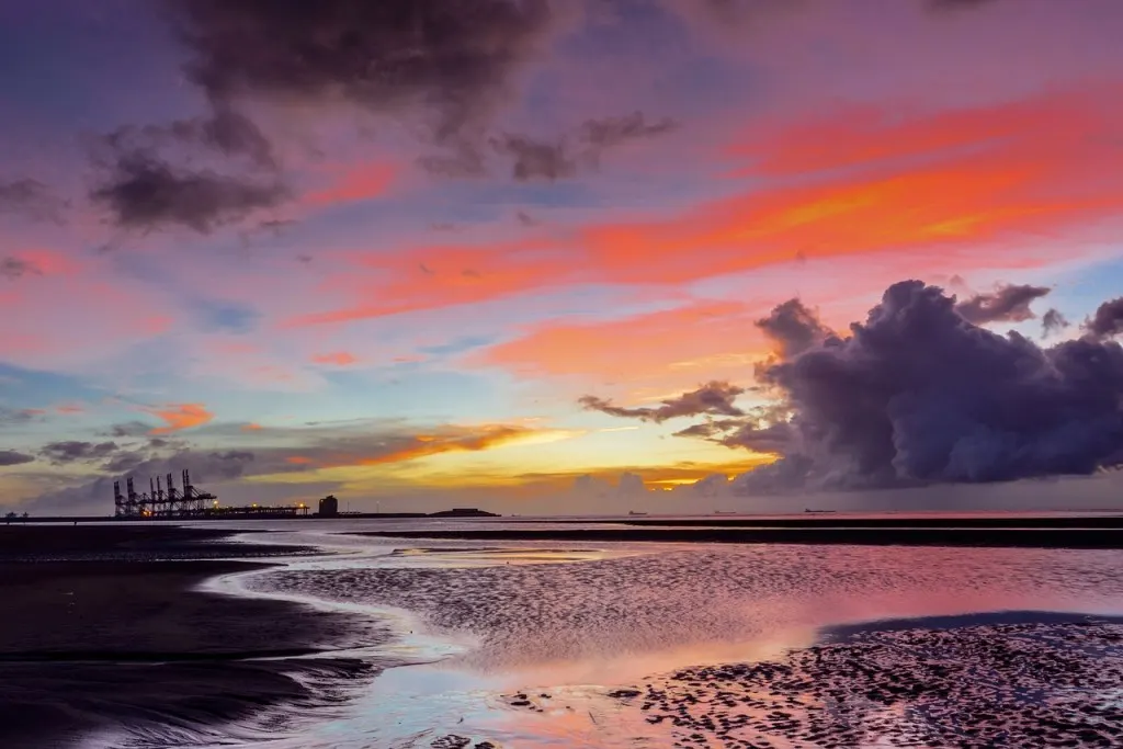 découvrez taiwan, une île fascinante au cœur de l'asie, réputée pour ses paysages époustouflants, sa culture riche et sa cuisine délicieuse. explorez des villes dynamiques comme taipei, visitez des temples ancestraux et profitez de la nature luxuriante des montagnes et des plages.