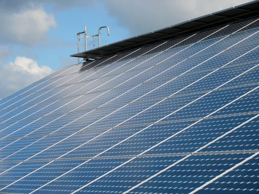 découvrez tout ce qu'il faut savoir sur le photovoltaïque : fonctionnement, avantages, solutions d'installation et conseils pour produire votre propre électricité solaire.