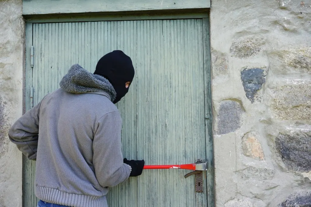 découvrez qui sont les burglars, comment ils opèrent et quelles stratégies adopter pour protéger votre maison contre les cambriolages. conseils, prévention et dernières actualités sur les techniques de vol.