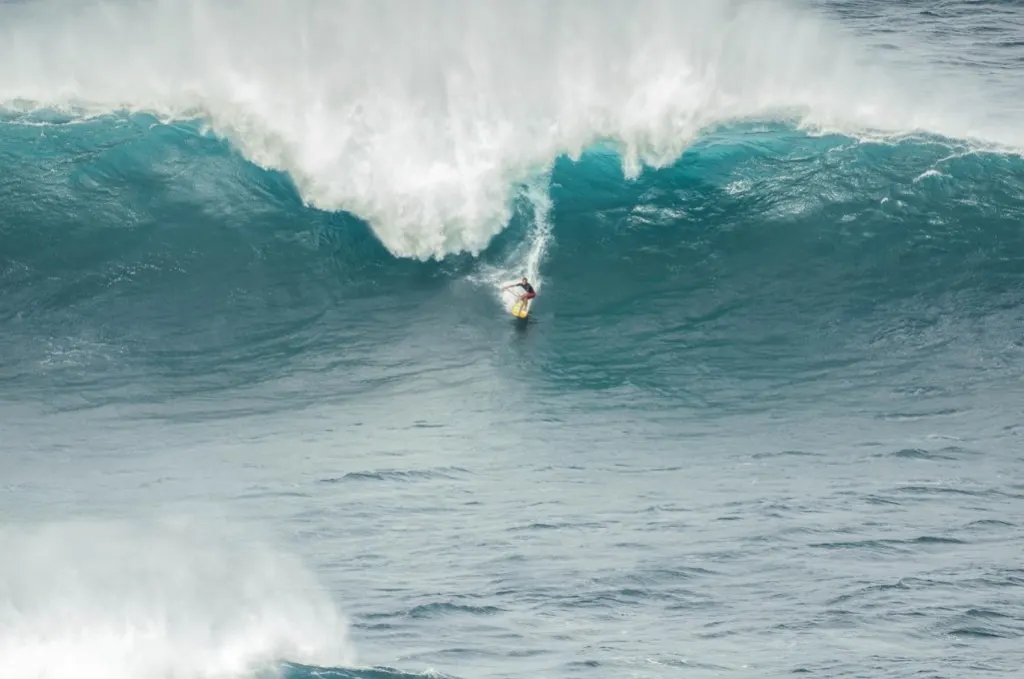 découvrez notre planche de surf high-tech alliant performance et innovation pour des sensations uniques sur les vagues.