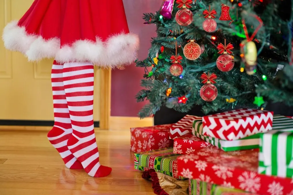 suivez le père noël en temps réel avec le norad santa tracker et profitez d'une expérience magique pour toute la famille pendant les fêtes.