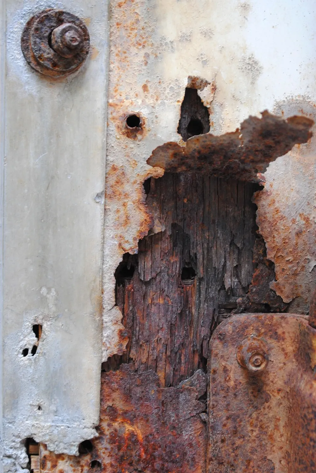 découvrez les causes courantes du décollement de peinture et apprenez comment réparer efficacement les surfaces pour un résultat durable et esthétique.