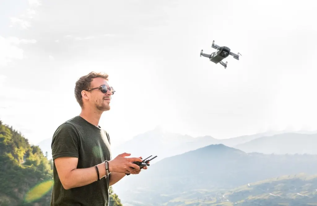 découvrez tout ce qu'il faut savoir sur la confiscation de drones : causes, procédures et droits des propriétaires pour éviter les sanctions.